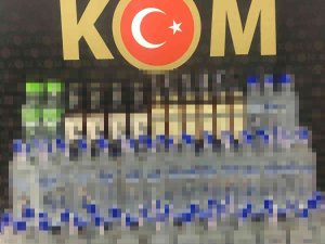 Edirne’de İki Araçta 100 Şişe Kaçak İçki Ele Geçirildi