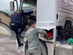 Mersin’de Bir Tırda Kaçak Sigara Ele Geçirildi