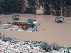 Besni Su Gözü Sele Teslim