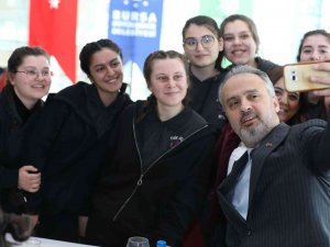 Bursa Büyükşehir’den 3 Bin Üniversite Öğrencisine Burs Desteği