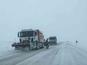 Bayburt’ta Kar Ve Tipiden 5 Köy Yolu Ulaşıma Kapandı