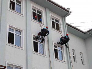 Liseliler 7.2’lik Deprem Heyecanını Yaşadı