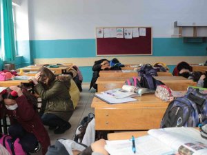 Balıkesir’de ’Deprem Anı Ve Tahliye Tatbikatı’ Yapıldı