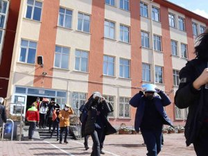 Kayseri’de Gerçeğini Aratmayan Deprem Tatbikatı