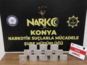 Toprağa Gömdükleri Uyuşturucuyu Çıkartırken Suçüstü Yakalandılar
