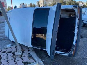 İ̇ki Otomobil Çarpıştı: 1 Yaralı
