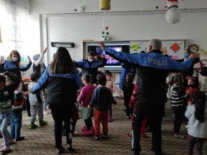 Minik Öğrencilere Polislik Mesleği Tanıtıldı