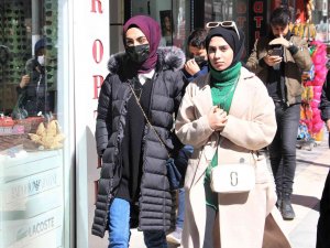 Elazığ’da Vatandaşlar Maske Takmamaya Çabuk Alıştı