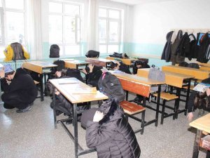 Çorum’daki 56 Bin Öğrenciyle Eş Zamanlı Deprem Tatbikatı