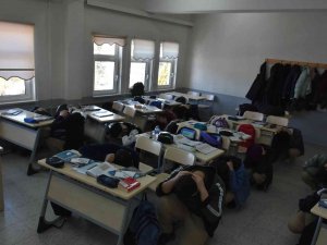 Tosya’daki Okullarda Eş Zamanlı Deprem Tatbikatı