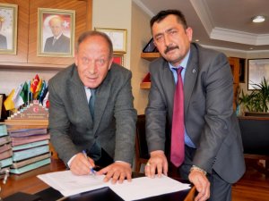 Başkan Oprukçu Sendika İle İmzaları Attı