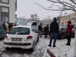 Bıçakla Polisleri Tehdit Eden Şahıs Tutuklandı