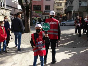 Çocuklara Uygulamalı Trafik Eğitimi Verdi