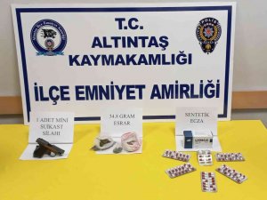 Altıntaş’taki Operasyonda Mini Suikast Silahı Ve Uyuşturucu Ele Geçirildi