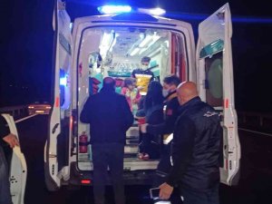 Otoyolda Kamyon İle Otomobil Çarpıştı: 2’si Çocuk 3 Kişi Yaralandı