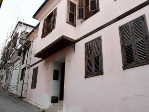 Kuşadası’nın İki Tarihi Evi Kültür Ve Sanat Merkezine Dönüşüyor