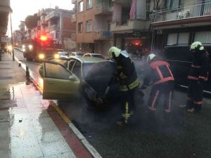 Hareket Halindeki Otomobil Alev Aldı