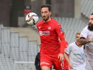 Sivasspor’da Erdoğan Yeşilyurt, Ceza Sınırında