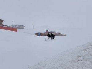 Hakkari’de 50 Yerleşim Yerinin Yolu Ulaşıma Kapandı