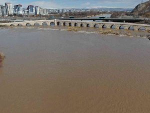 Kızılırmak’taki Yüksek Debi Endişeyi Umuda Dönüştürdü