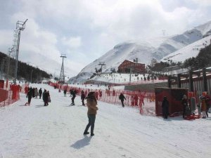 Yağan Kar Palandöken’e İlaç Gibi Geldi, Pistler Doldu Taştı