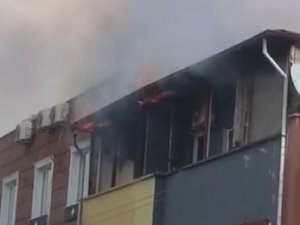 Çatı Katında Çıkan Yangın Maddi Hasara Yol Açtı