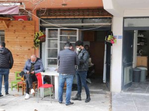 Antalya’da Komşularının Haber Alamadığı Çaycı Ölü Bulundu