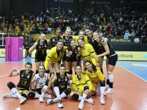 Lider Vakıfbank Kazanmaya Devam Ediyor