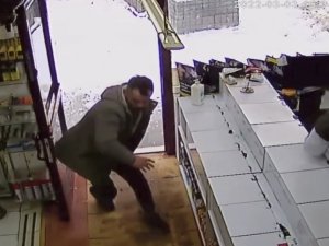 Isparta’da Çatıdan Düşen Kar Kütlesinin Altında Kalmaktan Son Anda Kurtuldu