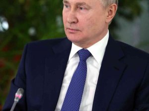 Putin: “Ukrayna’da Alınacak Uçuşa Yasak Bölge Kararını Savaş İlanı Olarak Görürüz”