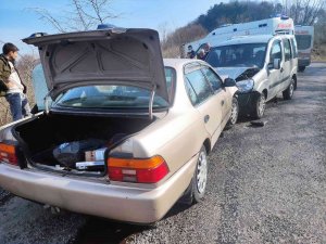 Zonguldak’ta İki Otomobil Kafa Kafaya Çarpıştı: 2 Yaralı