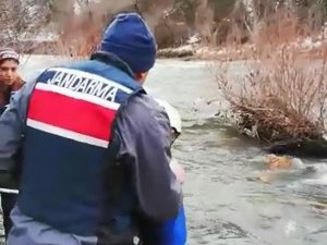Avladığı Ördeği Almak İçin Girdiği Çayda Hayatını Kaybetti