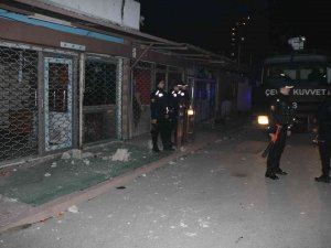 Husumetli İki Grup Birbirine Girdi, Mahalle Karıştı