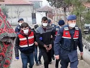 Çaldıkları Tavus Kuşunu Yeme Konusunda Anlaşamayan Şebekenin 2 Üyesi Tutuklandı