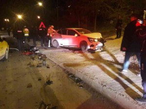 Bayburt’ta 3 Aracın Karıştığı Kazada 4 Kişi Yaralandı