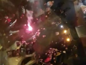 Galata Kulesi Meydanı’nda Yol Kapatan, Dans Edip Meşale Yakan Magandalar Kamerada