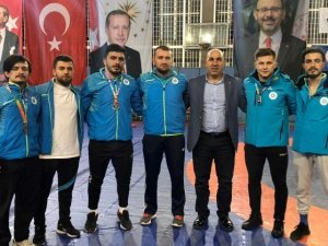 Etü’ye Güreşte 3 Madalya Birden