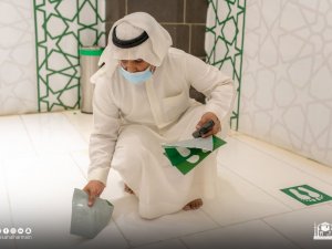 Kabe’de Sosyal Mesafe Etiketleri Çıkartıldı