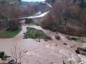 Osmaniye’de Şiddetli Yağış Çayların Debisini Arttırdı