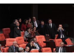 Hdp’li Vekillerden ’iç Güvenlik’ Selfiesi