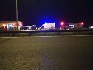 Emniyet Şeridindeki Kamyona Çarpan Araç Sürücüsü Hayatını Kaybetti
