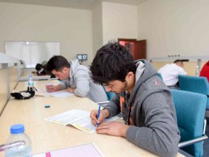 Kütüphanelerde Tyt Hazırlığı