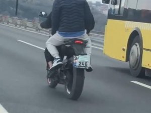 Köprü Geçiş Ücretinden Kaçan Motosikletliden Pes Dedirten Yöntem: Plakasını Cerrahi Maskeyle Kapattı