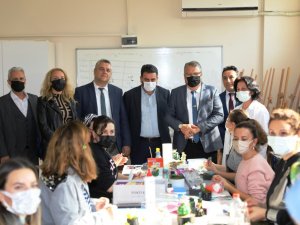 Yunusemre’de On Binlerce Kadın Bu Kurslarla Sosyalleşti