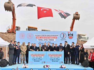 Bismil’de Bin 500 Kişiye İş İmkanı Sağlayacak 5 Tekstil Fabrikasının Temeli Atıldı