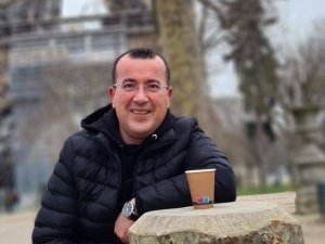 Balkondan Düşen Öğretmen Yaşamını Yitirdi