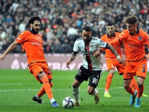 Spor Toto Süper Lig: Beşiktaş: 1 - Medipol Başakşehir: 2 (İ̇lk Yarı)