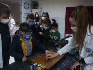 Öğrenciler, Unutulmaya Yüz Tutmuş Ebru Sanatını Öğrendi