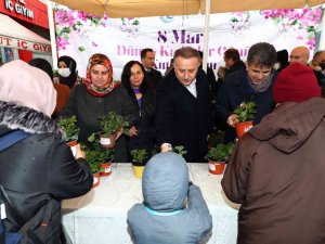 Bağcılar’da 4 Dilde “Savaşa Dur De” Çağrısı