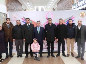 İ̇l Başkanı Yıldırım, Kadınlar Günü İçin Düzenlenen Sergiyi Gezdi